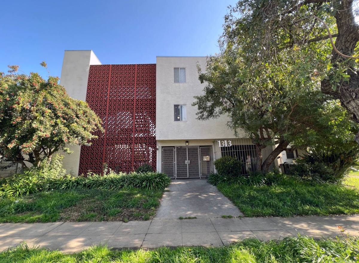 Apartment for rent at 1313 Huntington Dr, South Pasadena, CA 91030