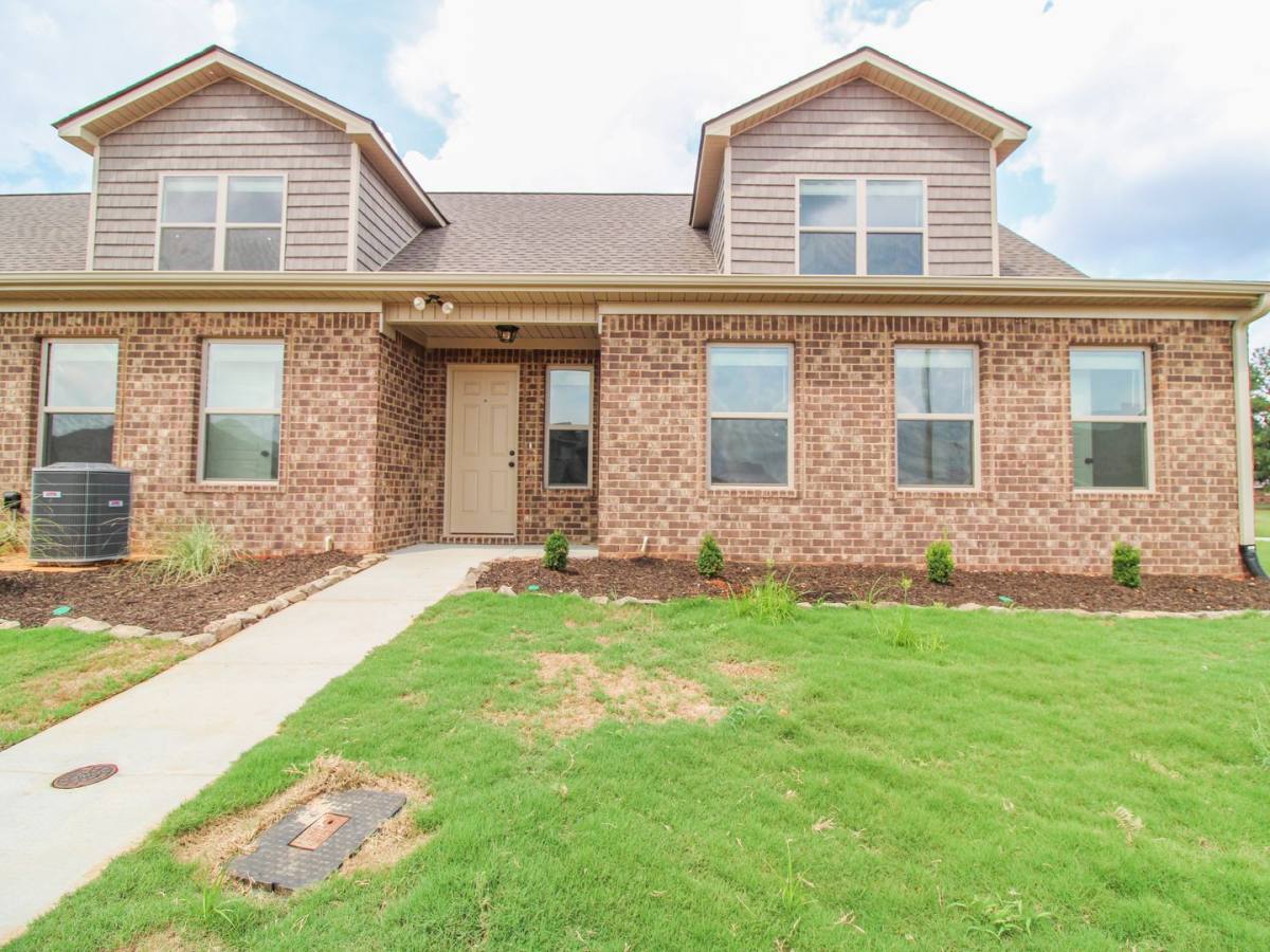 Townhouse for rent at 18185 Mae Circle, Athens, AL 35611