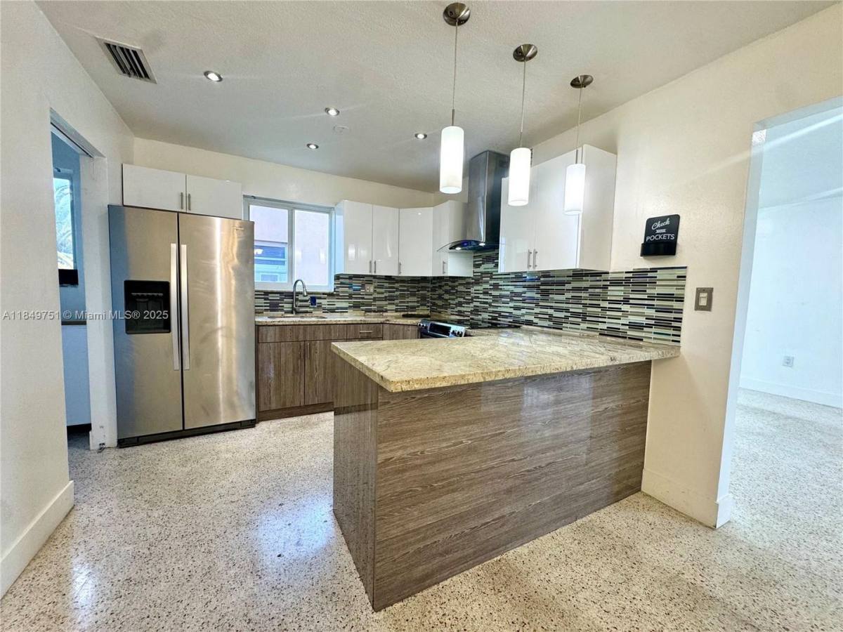 Apartment for rent at 250 Beacom Blvd, Miami, FL 33135