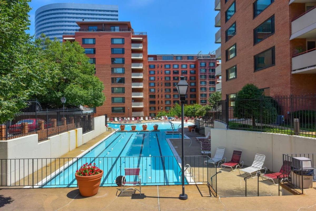 Apartment for rent at 1011 Arlington Blvd, Arlington, VA 22209
