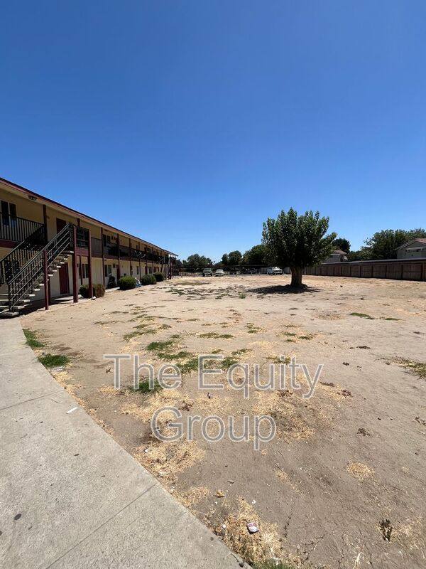 Apartment for rent at 352 S Blackstone St #8, Tulare, CA 93274