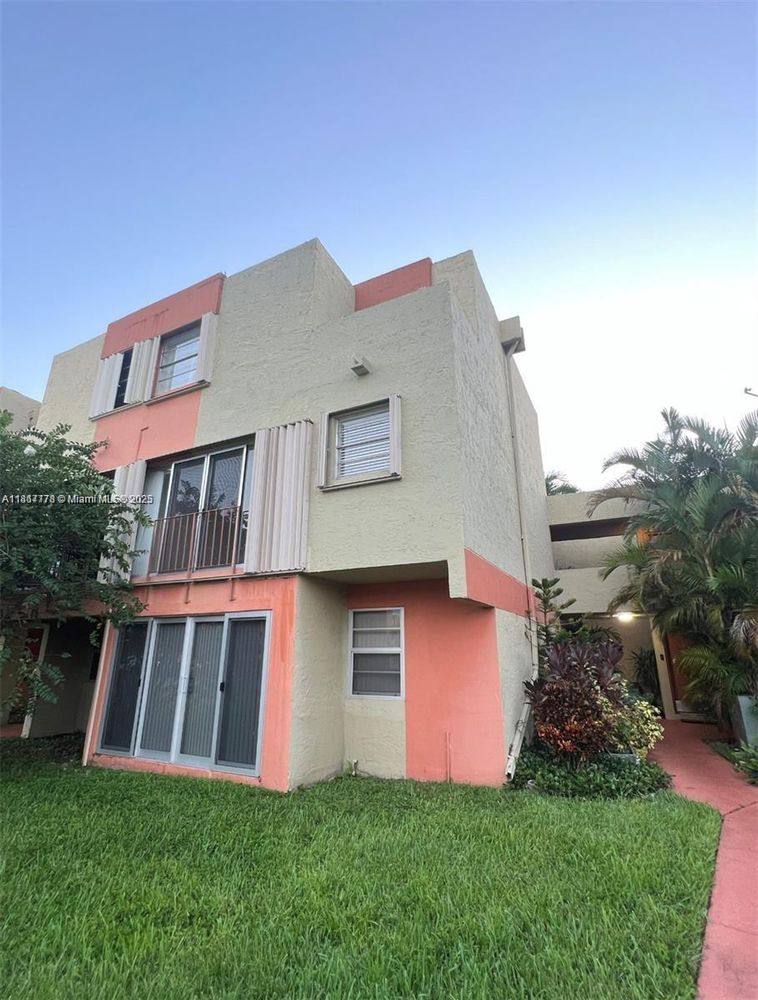 9321 SW 4th St #209C, Miami, FL 33174