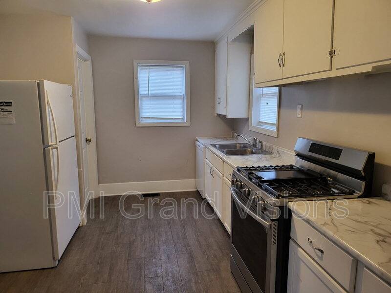 1437 E Garfield Ave, Decatur, IL 62526