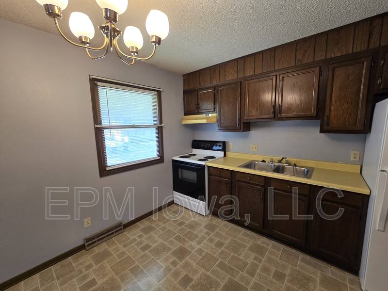 Apartment for rent at 1838 W 3rd St #A, Waterloo, IA 50701