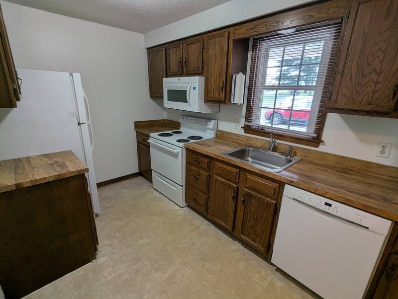 Apartment for rent at 404 N Main St #B, Manchester, CT 06040