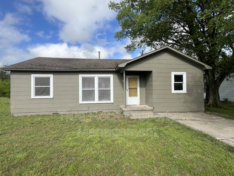 House for rent at 1021 Hillside Dr, Ada, OK 74820
