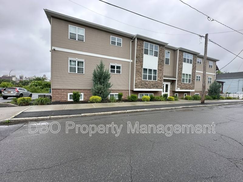 Apartment for rent at 1307 Broadway #11, Rensselaer, NY 12144