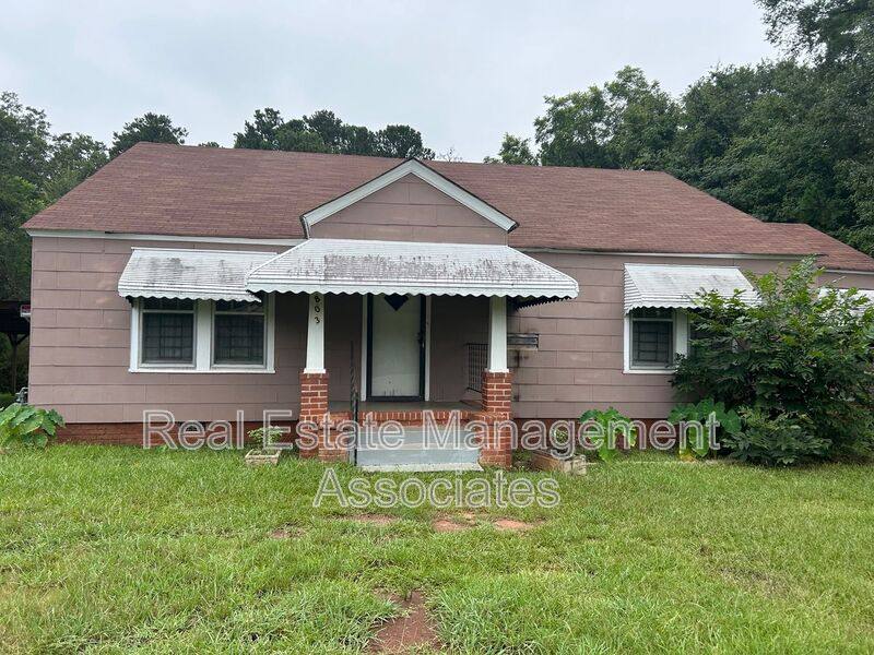 House for rent at 803 E McIntosh Rd, Griffin, GA 30223