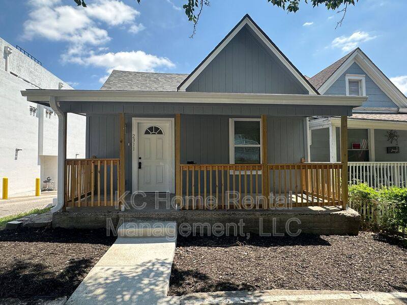 House for rent at 2311 Jarboe St, Kansas City, MO 64108