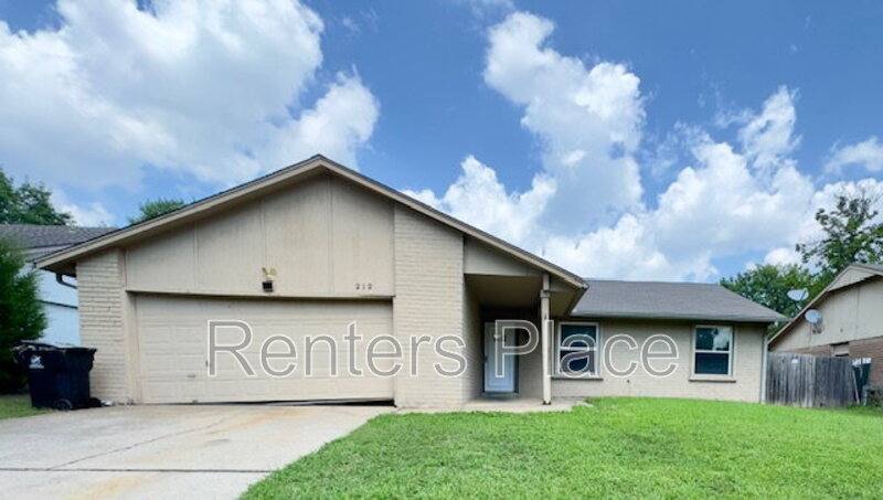 House for rent at 212 E Austin St, Broken Arrow, OK 74011