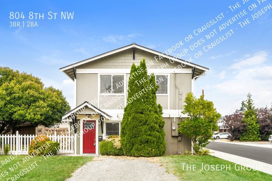 House for rent at 804 8th St NW, Puyallup, WA 98371