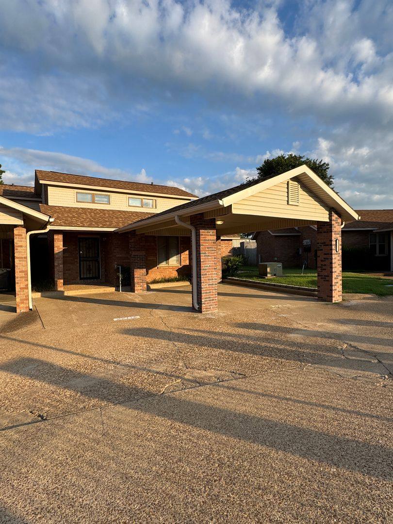 House for rent at 2711 Greenbriar Dr, Jonesboro, AR 72401