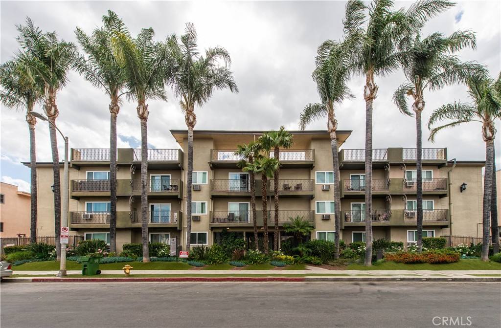 Apartment for rent at 5415 Newcastle Ave #50-50, Encino, CA 91316