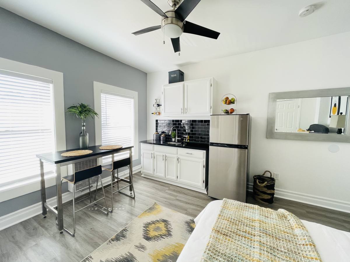 Apartment for rent at 744 Beacon Ave #316, Los Angeles, CA 90017