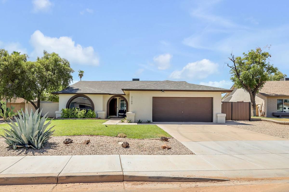 House for rent at 2109 W El Alba Way, Chandler, AZ 85224