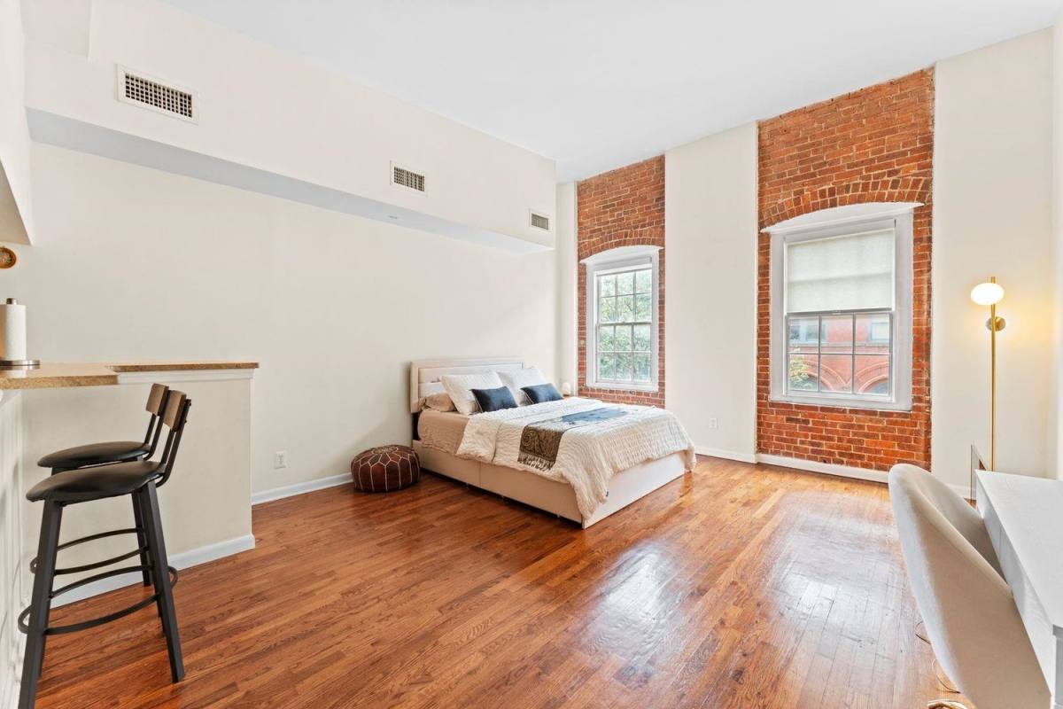 Apartment for rent at 158 Wayne St #305A, Bayonne, NJ 07002