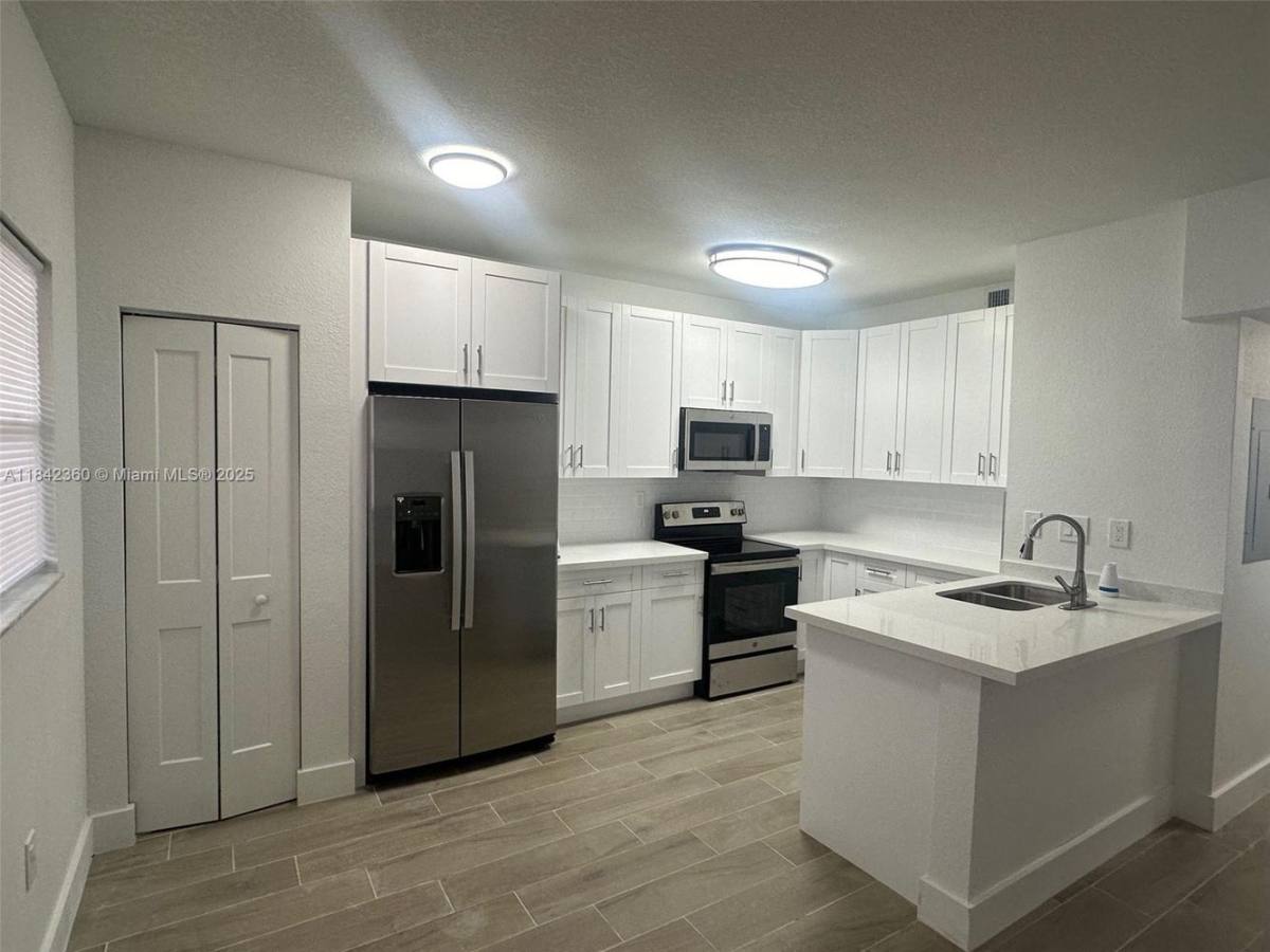 Apartment for rent at 15689 SW 73rd Circle Terrace #25-25, Miami, FL 33193