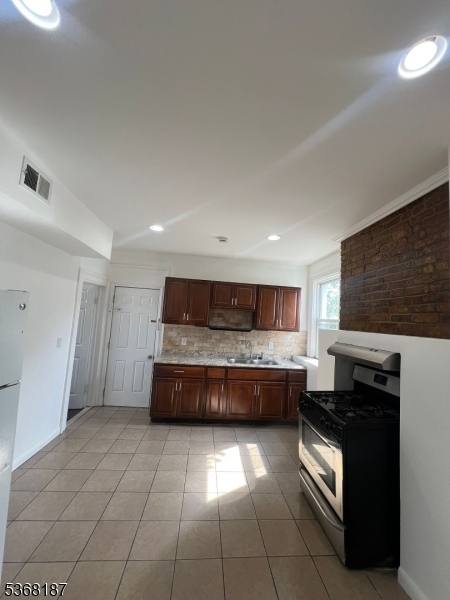 Apartment for rent at 8 Elm St #8, Bayonne, NJ 07002