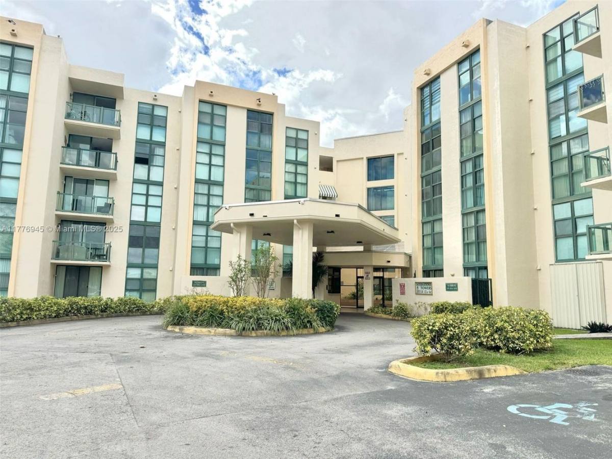 Apartment for rent at 2055 SW 122nd Ave #220, Miami, FL 33175
