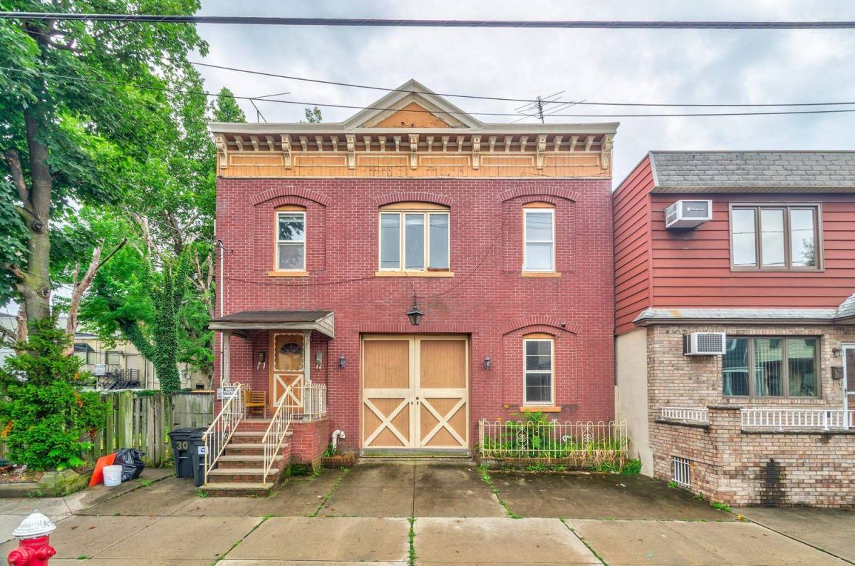 Apartment for rent at 30 W 9th St #2-2, Bayonne, NJ 07002