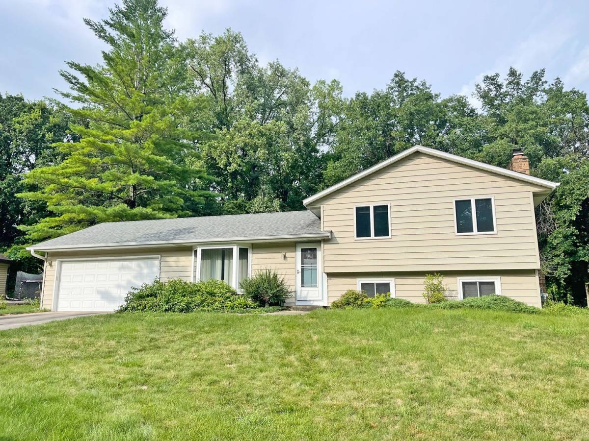 House for rent at 12940 Exley Ave, Saint Paul, MN 55124