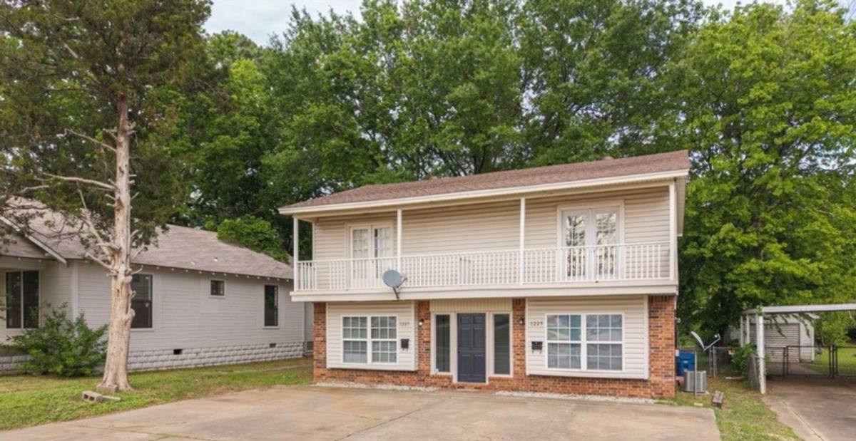 Apartment for rent at 1227 1229 S, Fort Smith, AR 72901