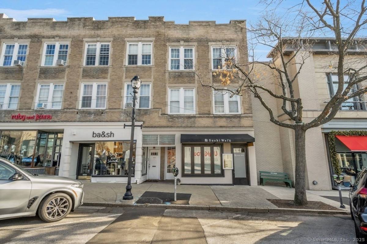 Apartment for rent at 355 Greenwich Ave, Greenwich, CT 06830