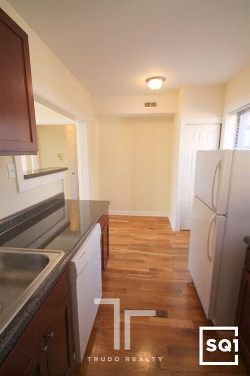 Apartment for rent at 1444 W Byron St #3, Chicago, IL 60613