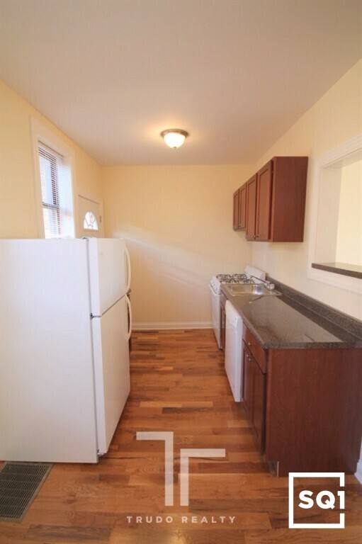 Apartment for rent at 1444 W Byron St #3, Chicago, IL 60613