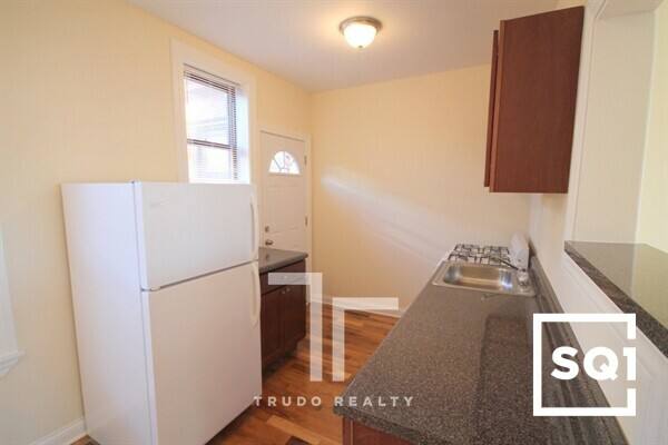 Apartment for rent at 1444 W Byron St #3, Chicago, IL 60613