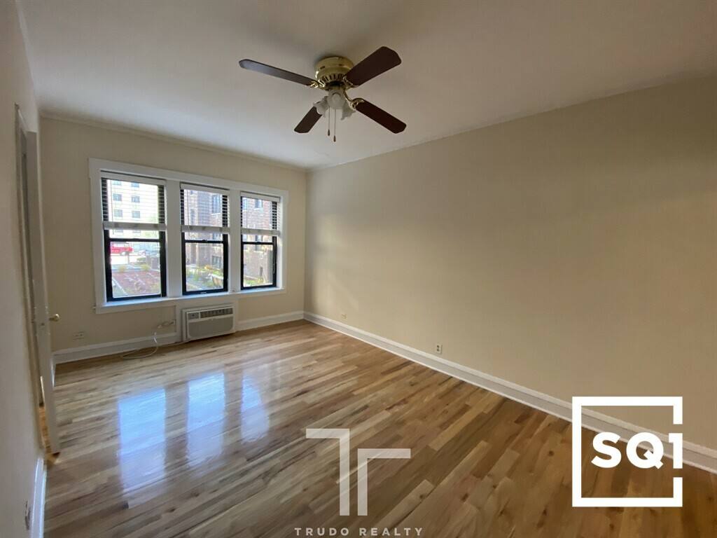 Apartment for rent at 740 W Addison St #1W, Chicago, IL 60613