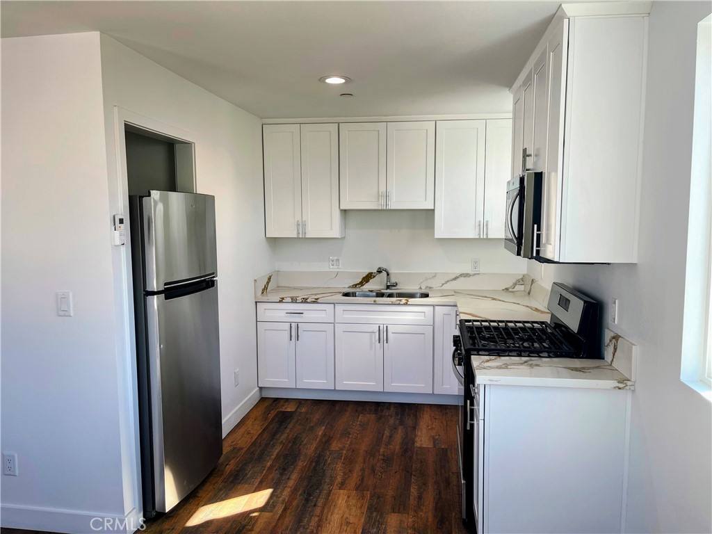 Apartment for rent at 1809 1 2 S Gramercy Place, Los Angeles, CA 90019