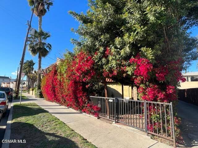 Apartment for rent at 18617 Clark St #4-4, Tarzana, CA 91356