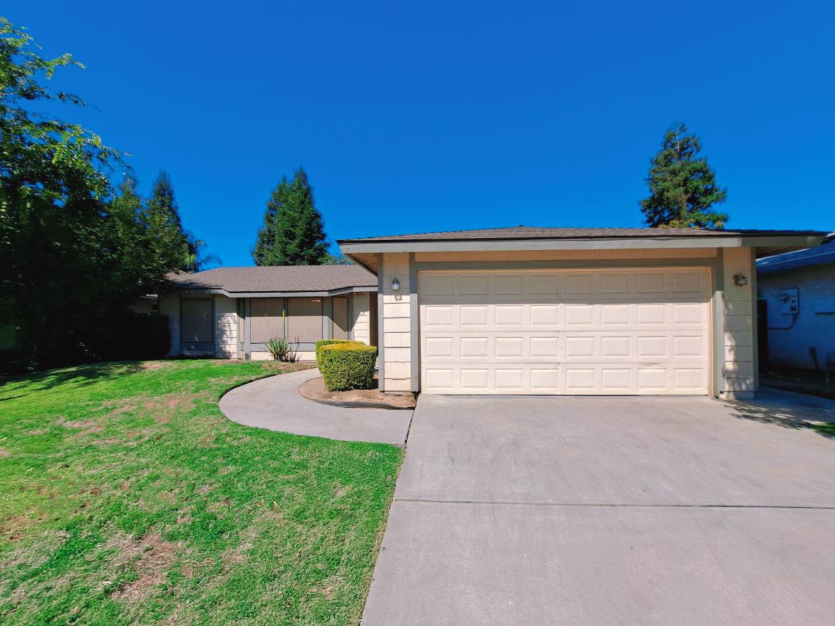 Apartment for rent at 3753 N State St, Fresno, CA 93722