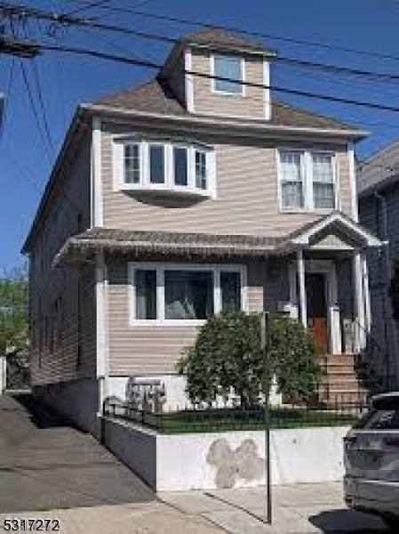 Apartment for rent at 712 Jackson Ave #2-2, Bayonne, NJ 07002