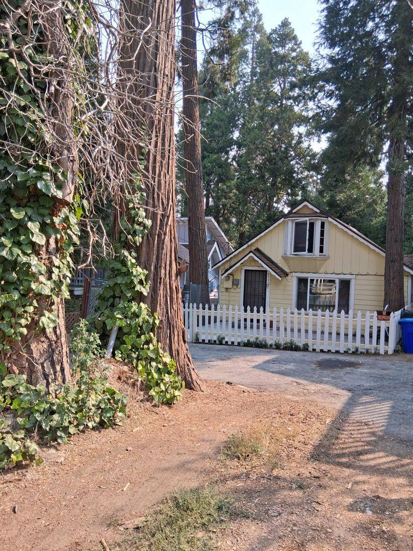 House for rent at 679 Highway, Crestline, CA 92325