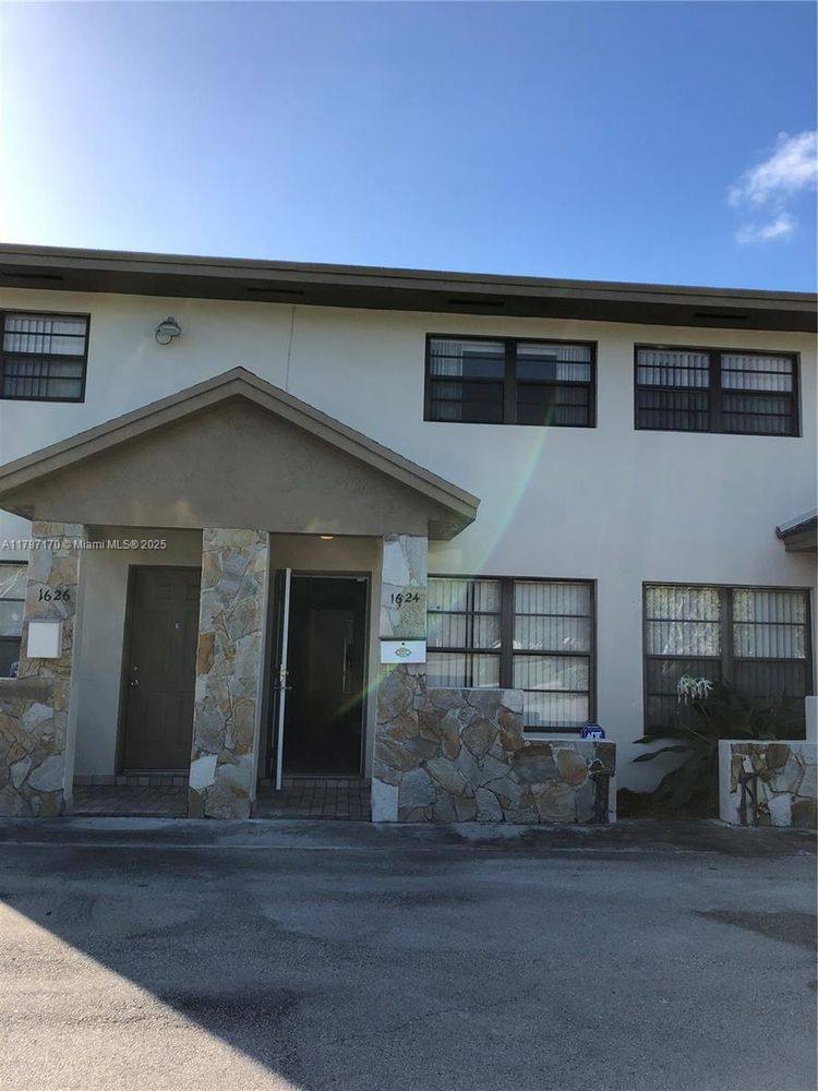 Townhouse for rent at 1624 NE 151st St, Miami, FL 33162
