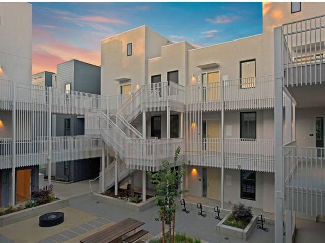 Apartment for rent at 1818 X St, Sacramento, CA 95818