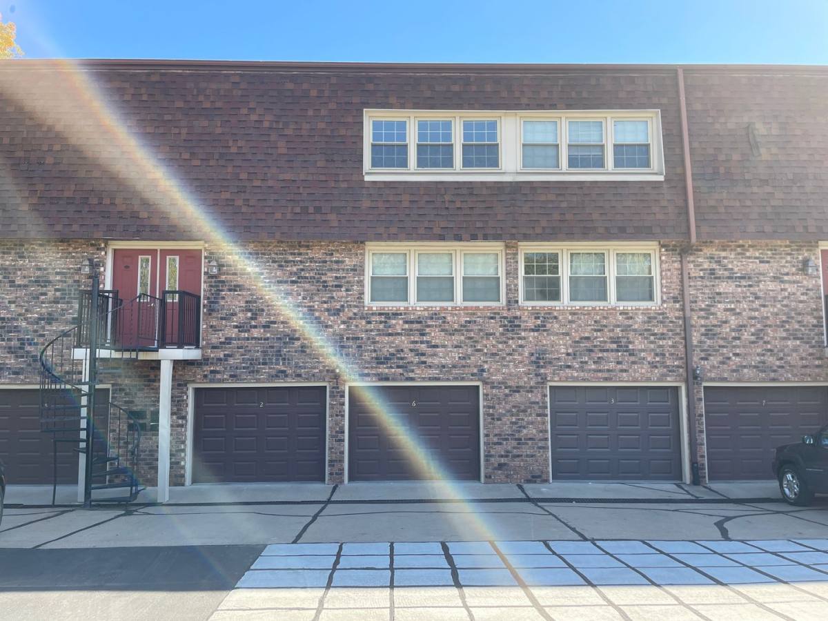 Apartment for rent at 508, 516, 517 Oakhurst Dr, Clinton, IA 52732
