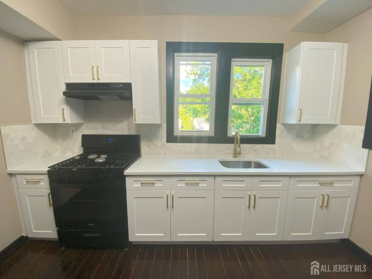 11 Center St #B-B, Annandale, NJ 08801