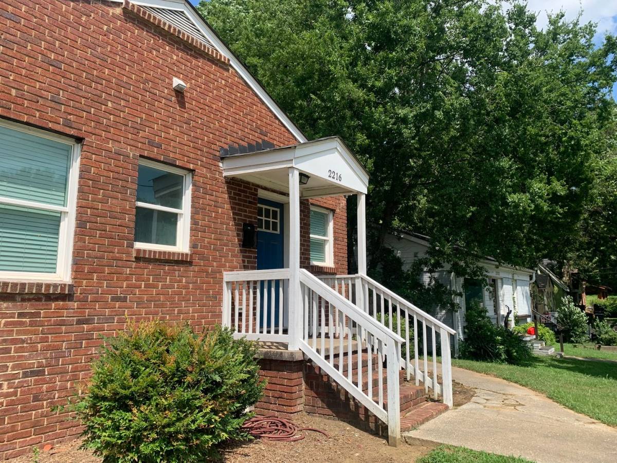 House for rent at 2216 Rozzelles Ferry Rd, Charlotte, NC 28208