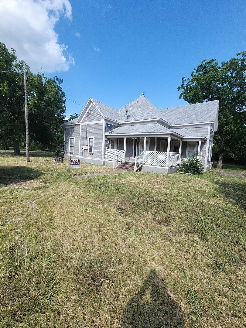 House for rent at 212 Randolph St, Whitewright, TX 75491
