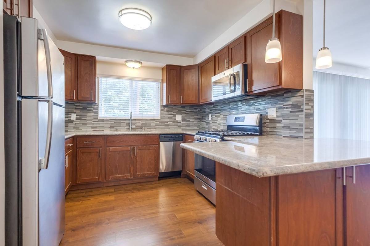 Apartment for rent at 501 Marlborough Ave, Inglewood, CA 90302