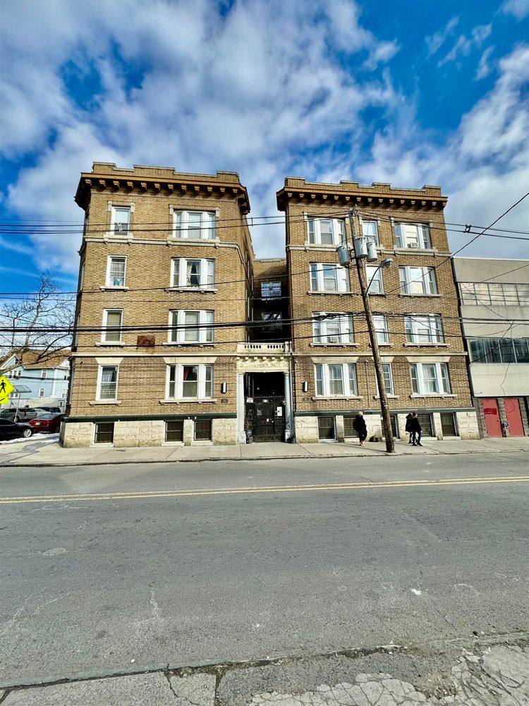 Apartment for rent at 52 Tonnelle Ave #25-25, Bayonne, NJ 07002