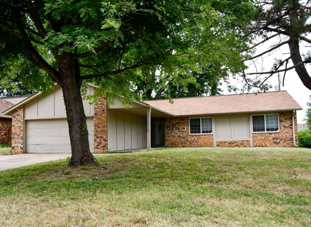 House for rent at 108 W Gulfport St, Broken Arrow, OK 74011