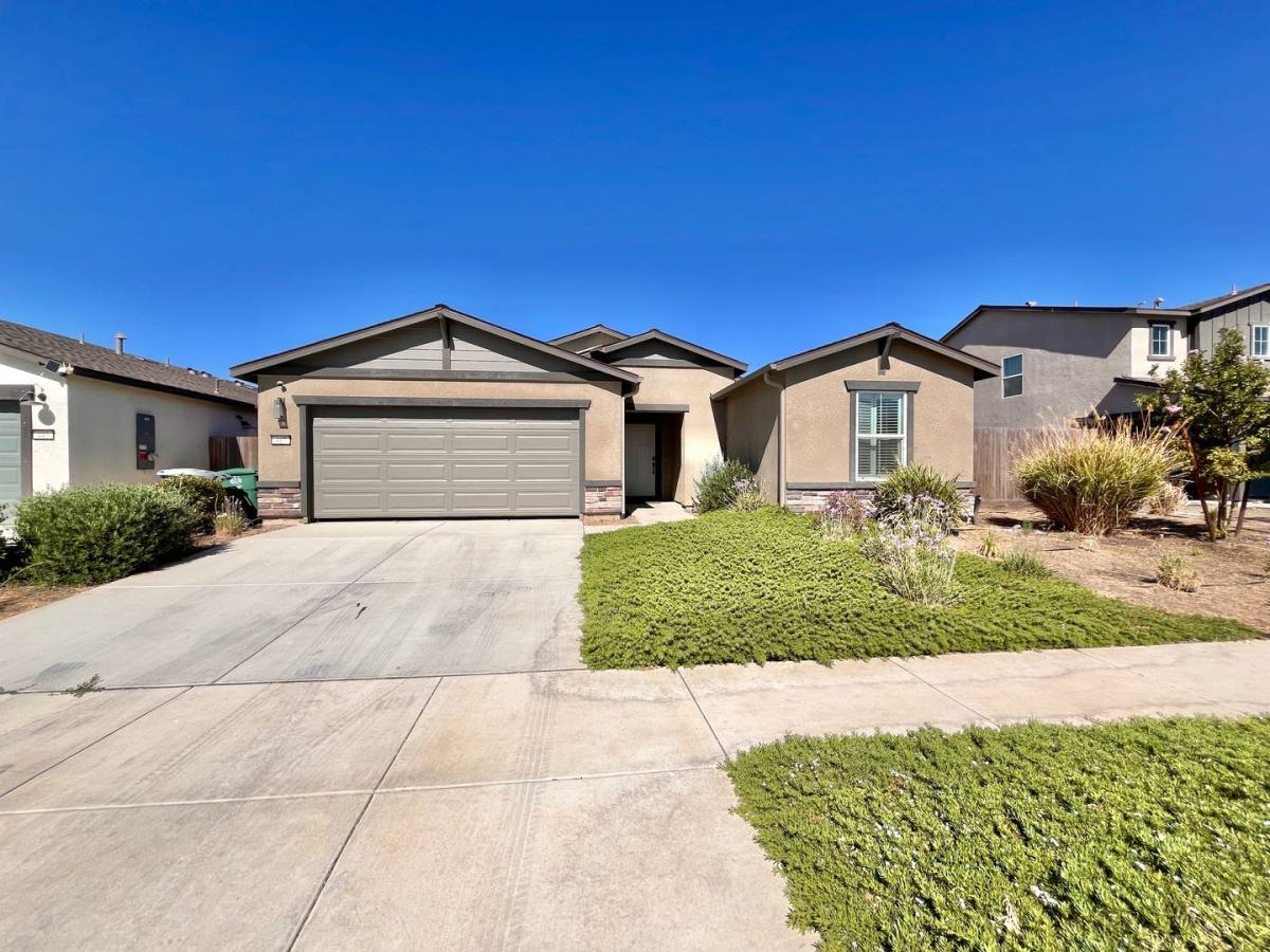 House for rent at 447 Castellana St, Los Banos, CA 93635