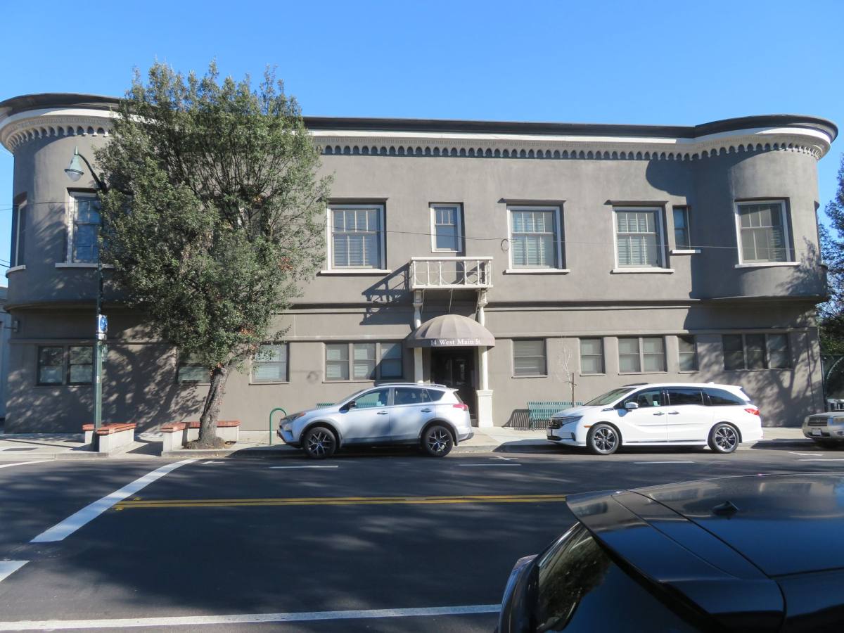 Apartment for rent at 14 W Main St, Los Gatos, CA 95030