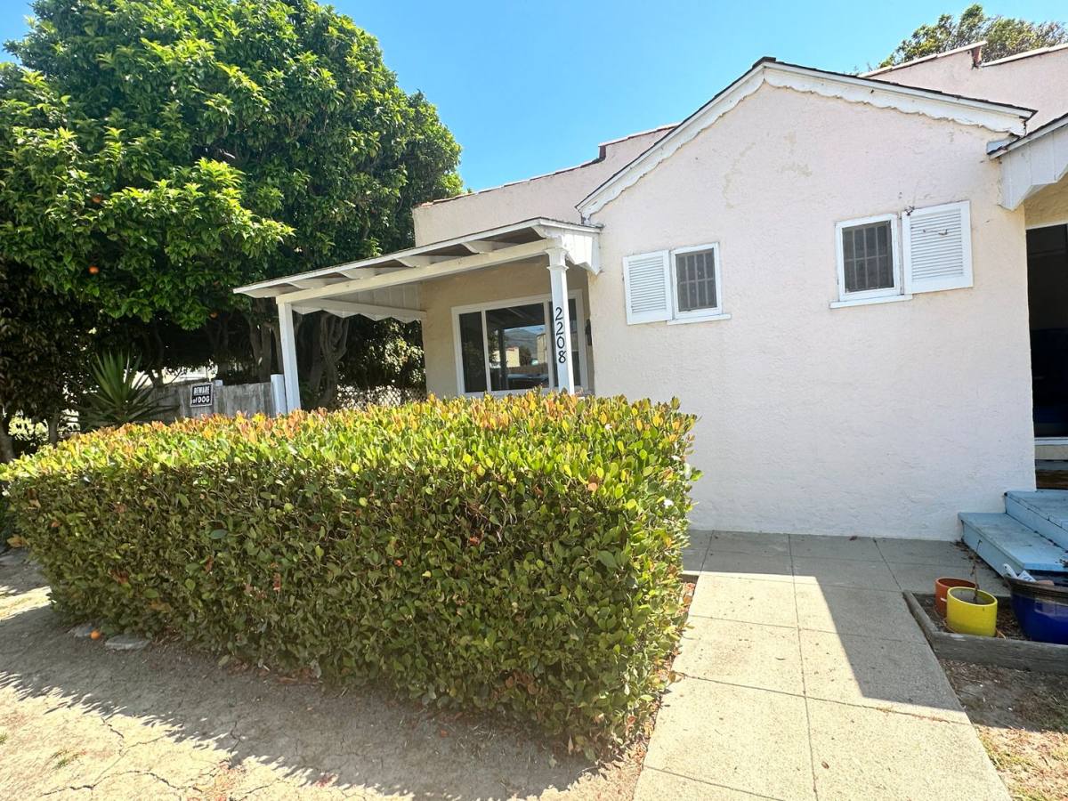 Apartment for rent at 2206-2208 San Marcos St, Ventura, CA 93001