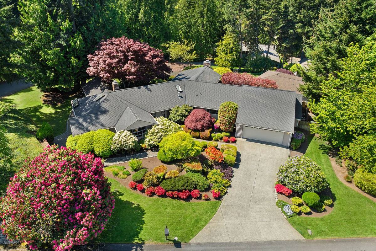 House for rent at 2709 86th Ave NE, Bellevue, WA 98004