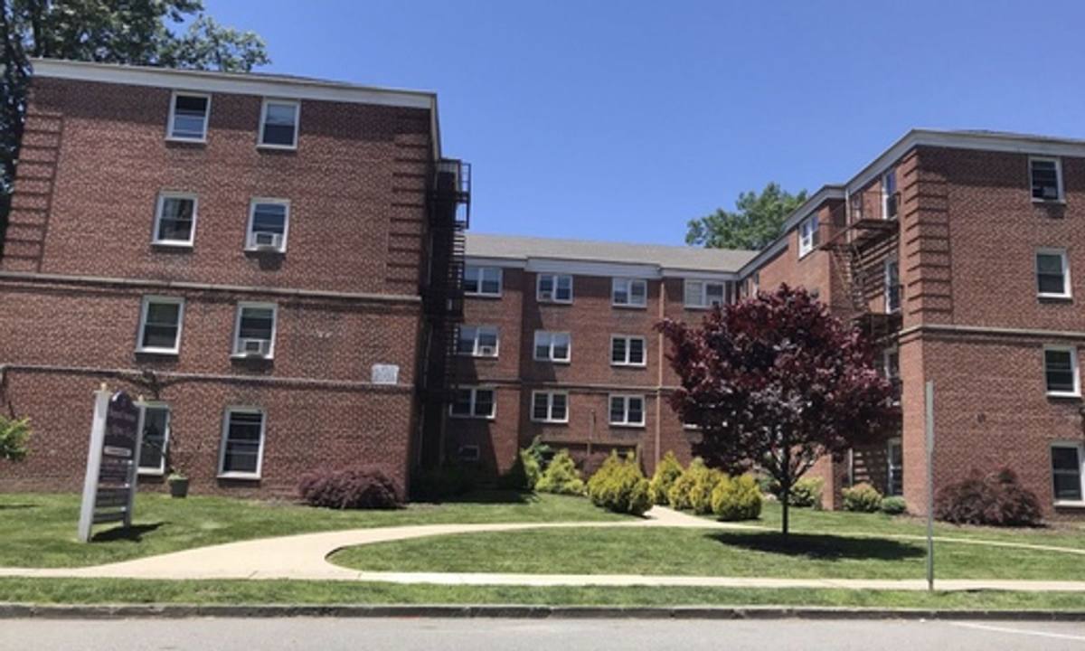 Apartment for rent at 17 Shepard Ave, East Orange, NJ 07018